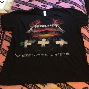 Vintage 90s Metallica band tee.